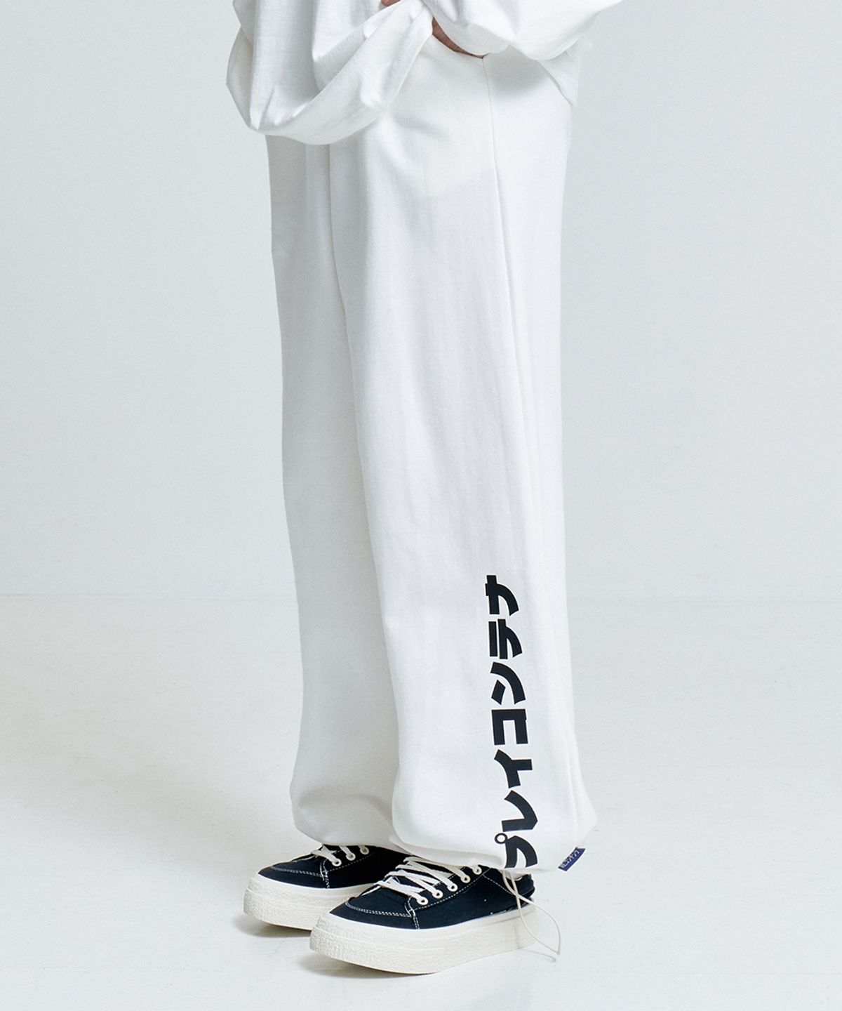리플레이컨테이너(REPLAY CONTAINER) wide sweat string pants (white)
