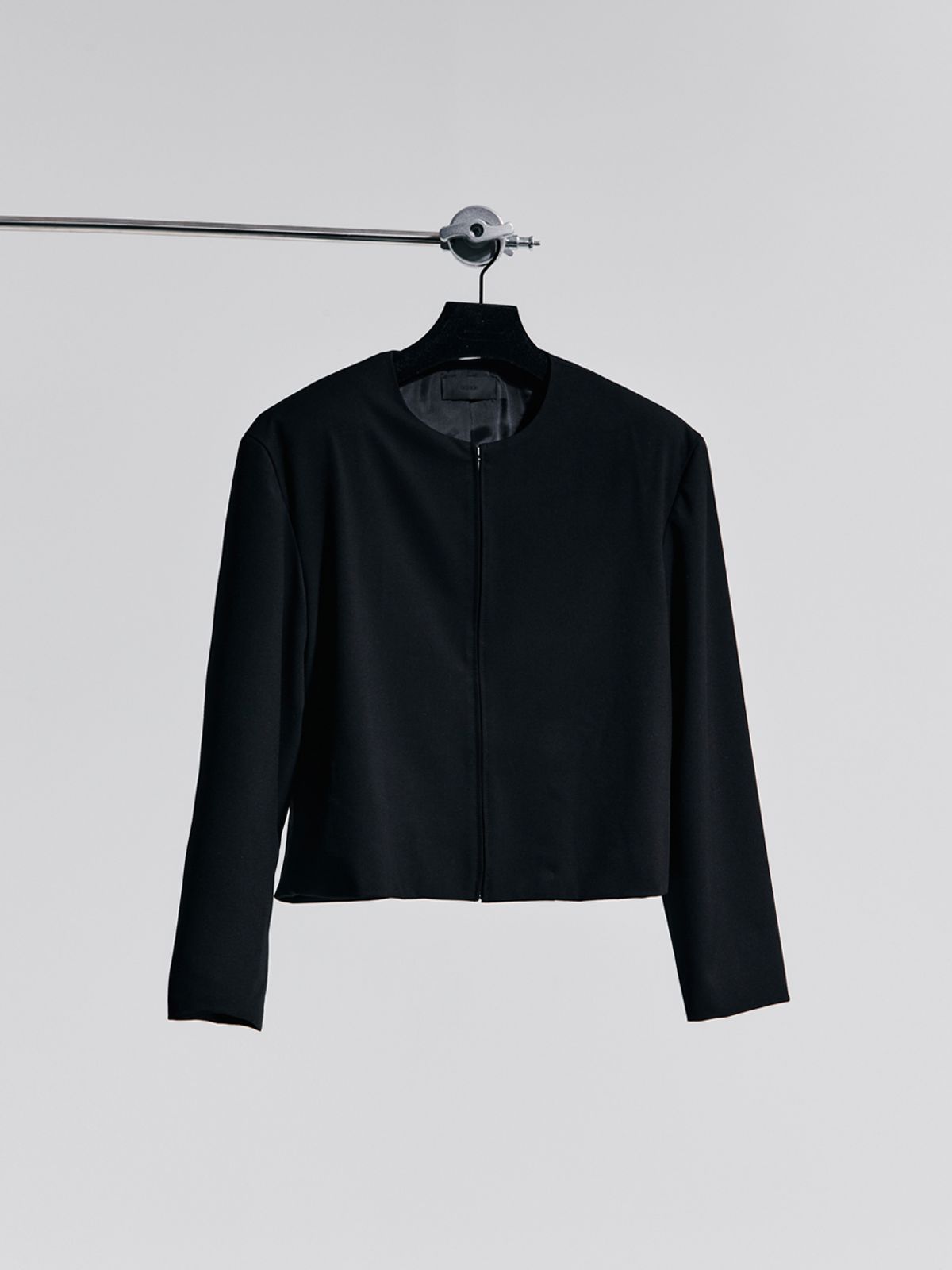 고저(GOZER) CREWNECK ZIP-UP JACKET_BLACK