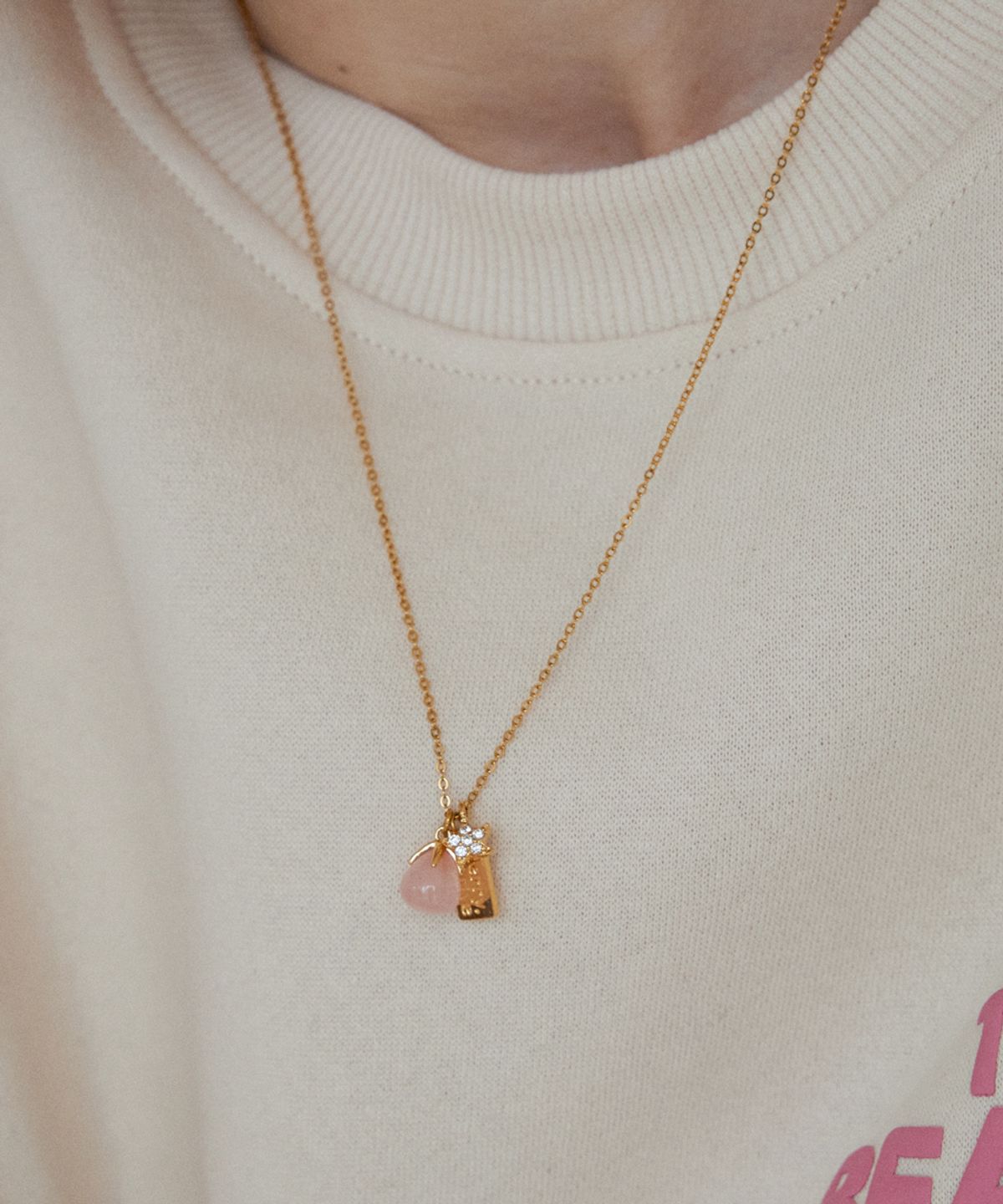 메리모티브(MERRYMOTIVE) Rose gemstone and star pendant necklace