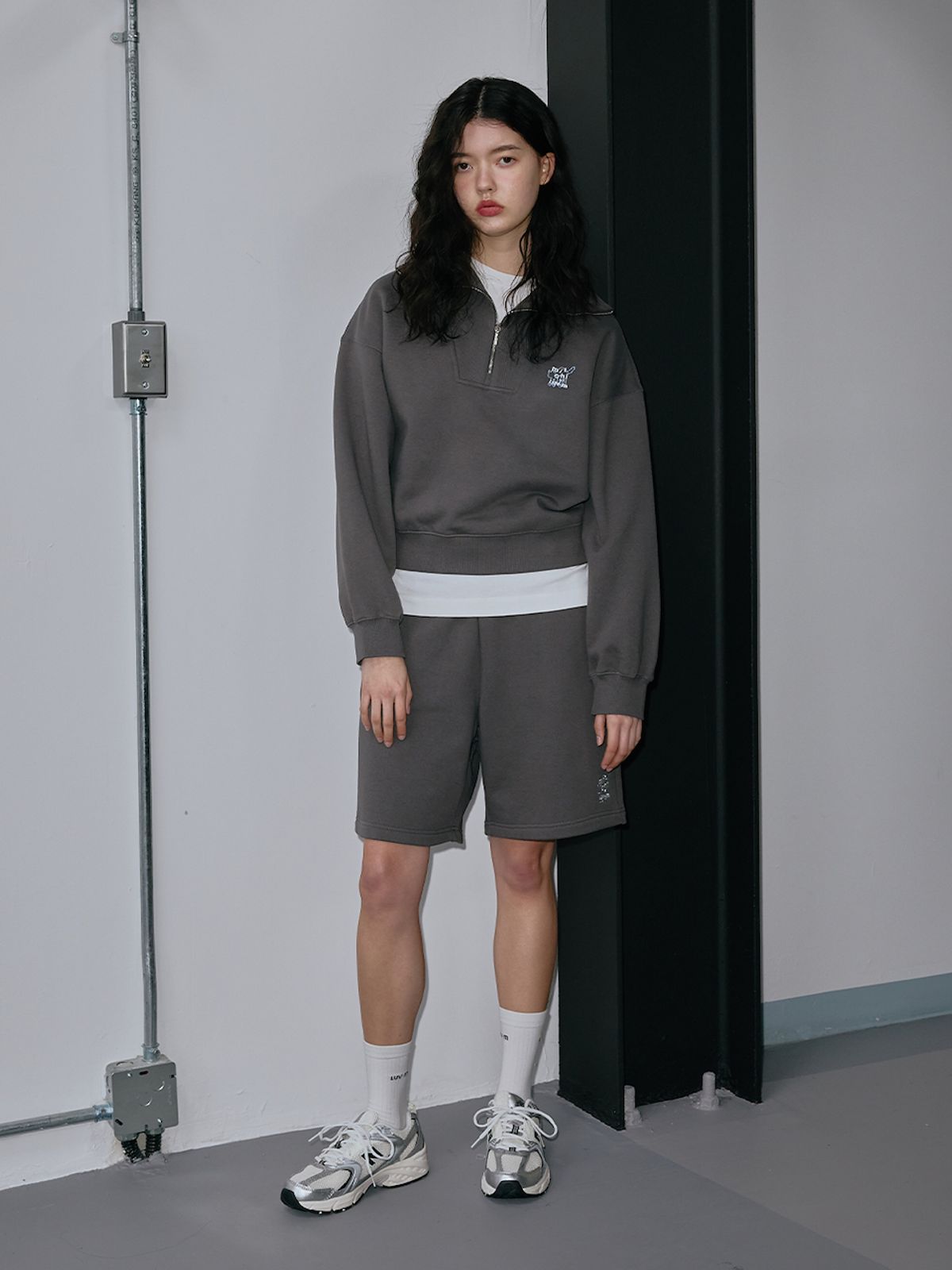 엘유브이엠(LUVM) WIDE COLLAR SWEATSHIRTS_DARK GRAY