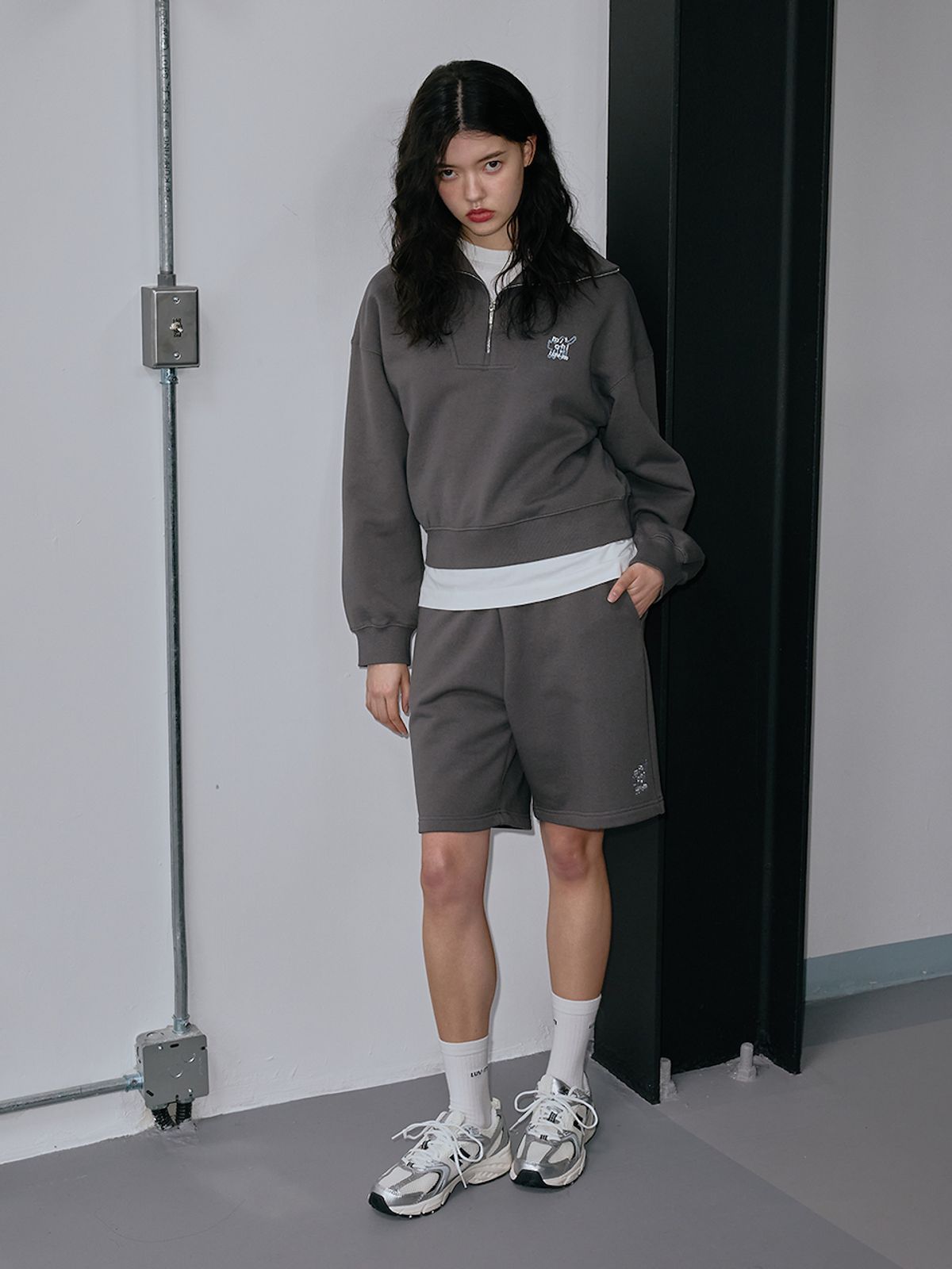 엘유브이엠(LUVM) MITCHI MIDI SWEATPANTS_DARK GRAY