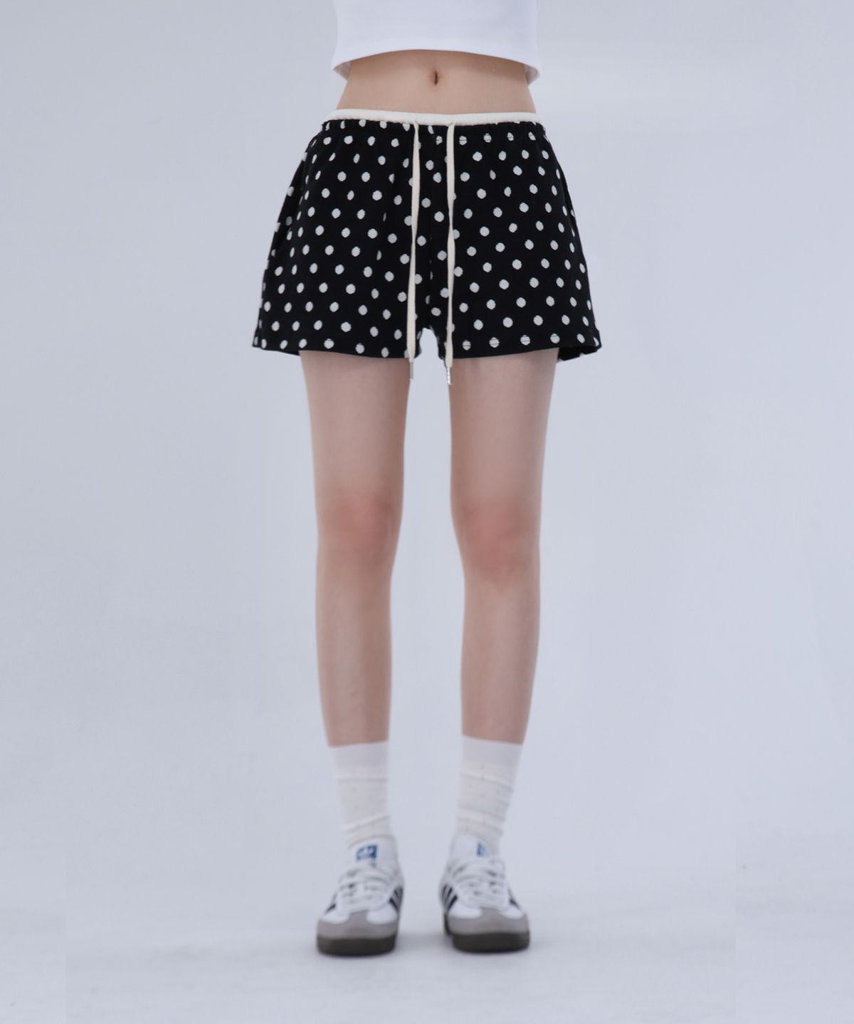 칙스(CHICKS) 도트 하프 팬츠 블랙