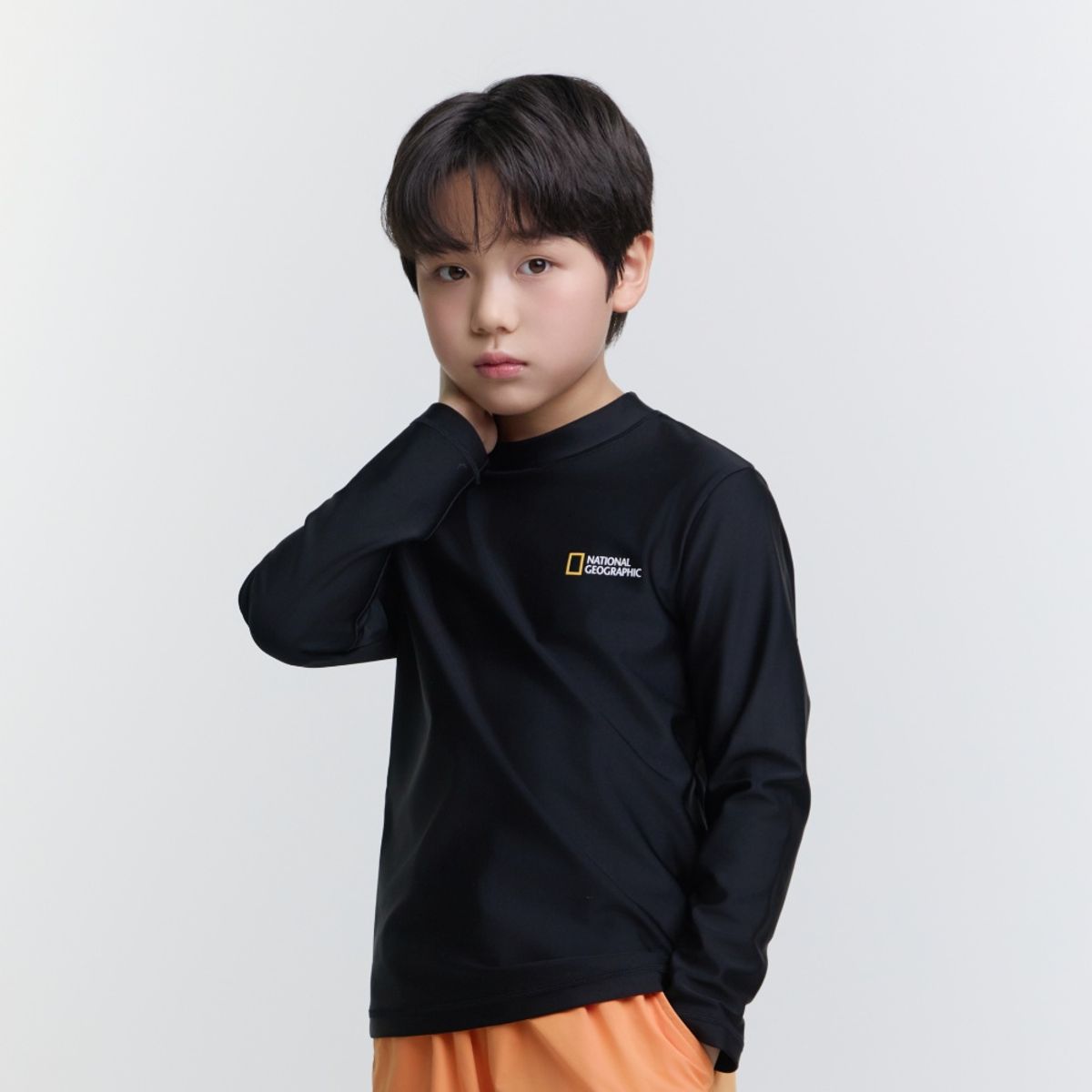 내셔널지오그래픽 키즈(NATIONAL GEOGRAPHIC KIDS) K252URG620 변형로고 래쉬가드 L/TEE CARBONBLACK