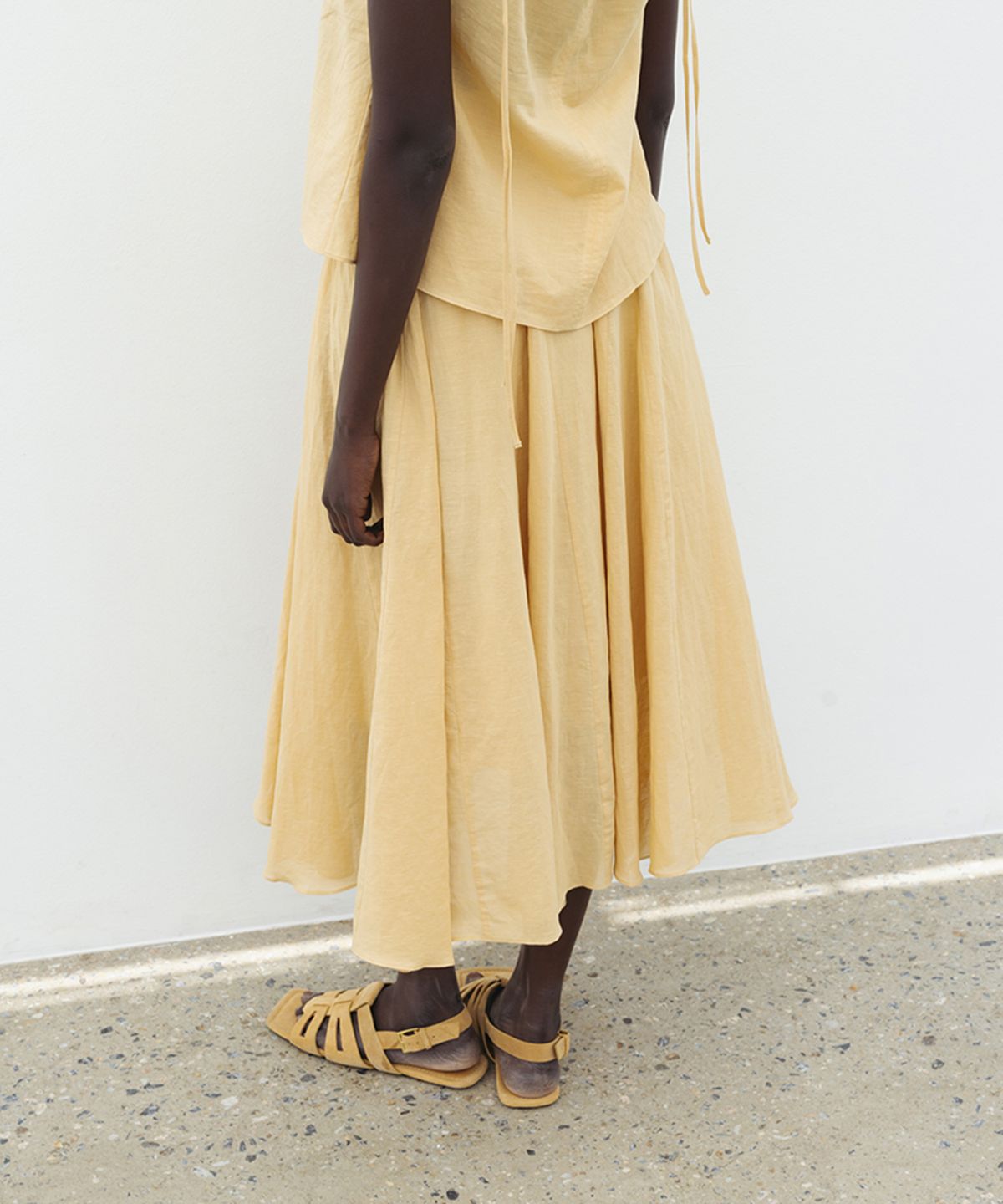 더룸(THELOOM) LINEN BLENDED GODET SKIRT_LIGHT BEIGE