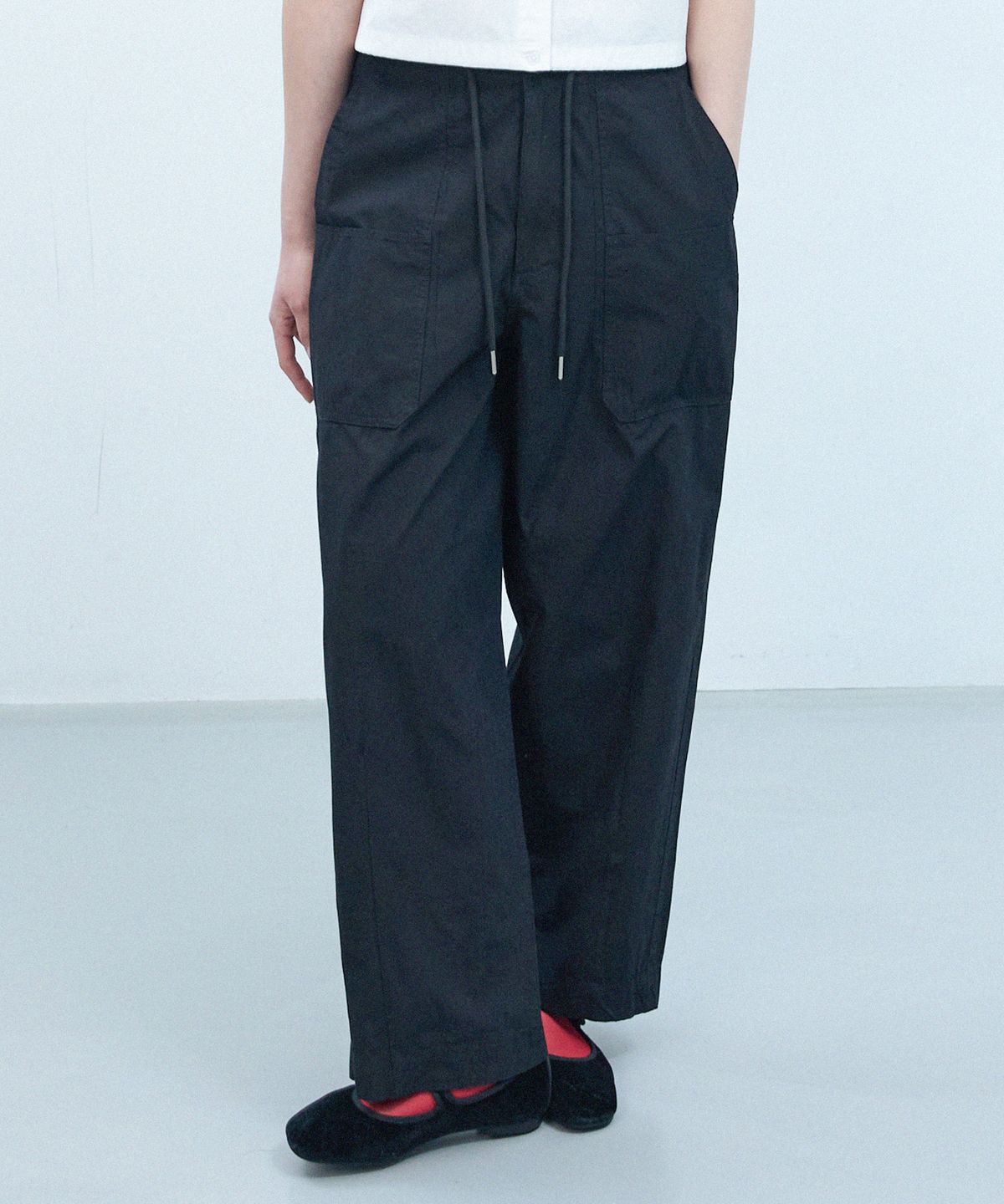 꼬모니노즈(COMONINOZ) CROP BALLOON PANTS [BLACK]
