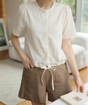 라운드넥 레이스 펀칭 밑단스트링 반팔 블라우스