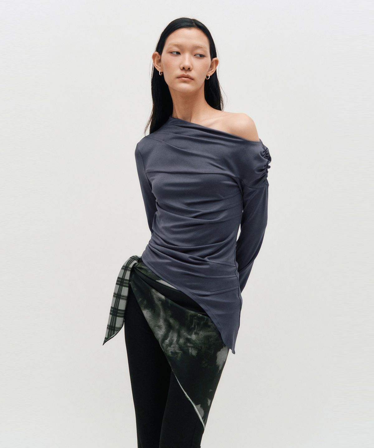 킴지수(KIMZISU) Half&Half Plaid Square Scarf 95 _ GREY