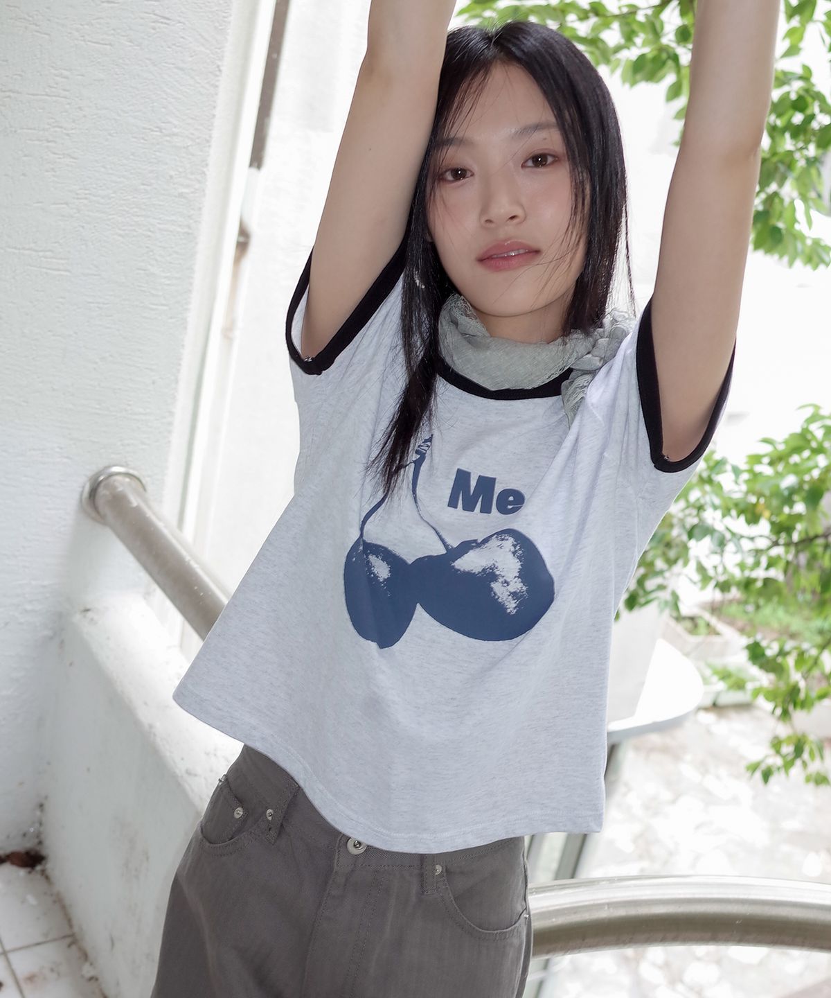 이스트쿤스트(ISTKUNST) CHERRY CROP RINGER TEE_LIGHT GREY(IK2FMFT527A)