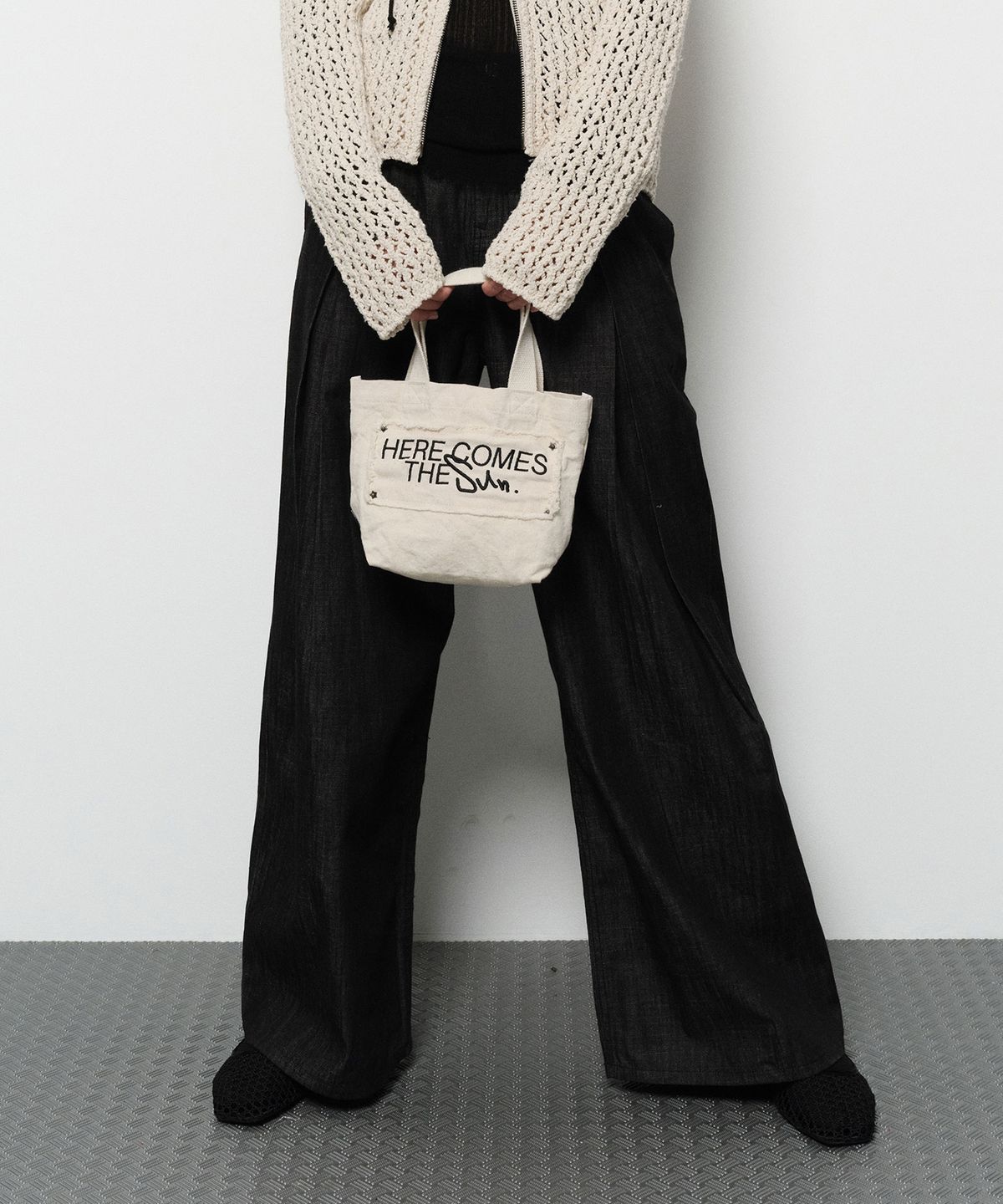 다이애그널(DIAGONAL) HERE COMES THE SUN MINI BAG (ivory)