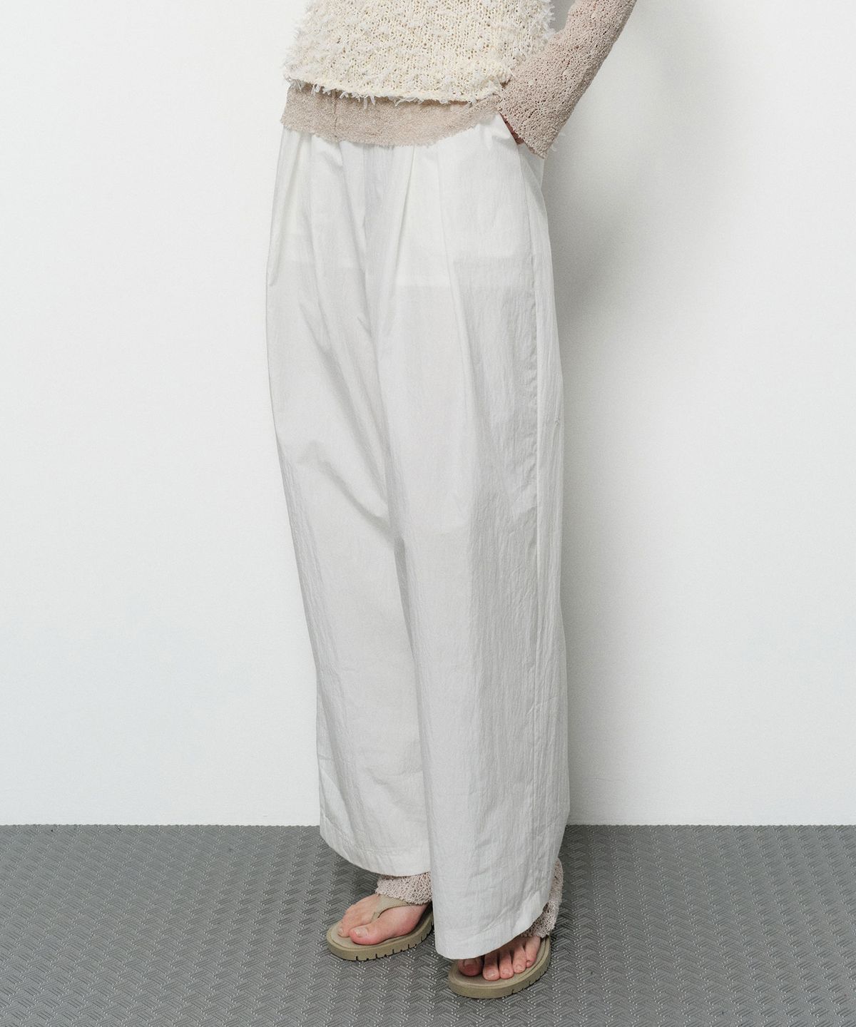 다이애그널(DIAGONAL) RUSTLE WIDE TROUSERS (white)