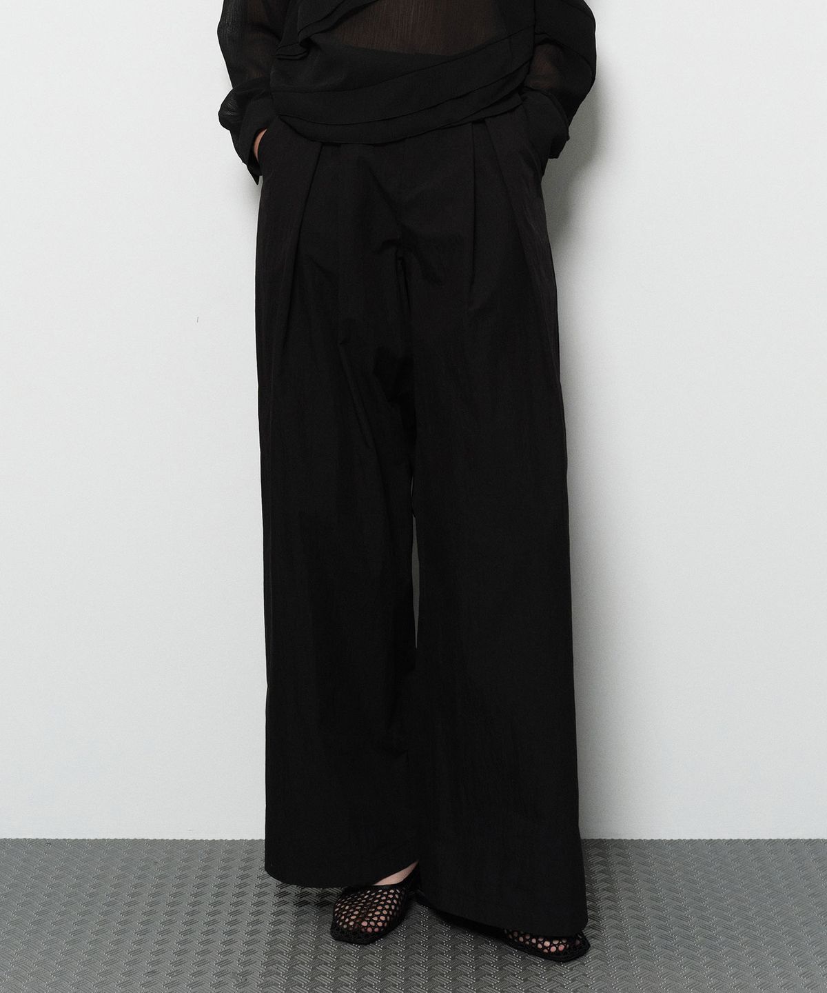 다이애그널(DIAGONAL) RUSTLE WIDE TROUSERS (black)