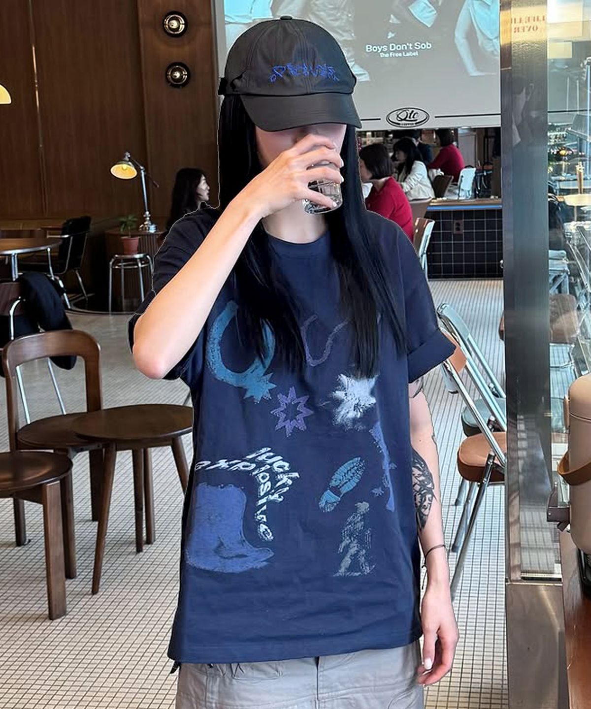 엑스톤즈(XTONZ) XTT143 시퀀스 언발란스 티셔츠 (NAVY)