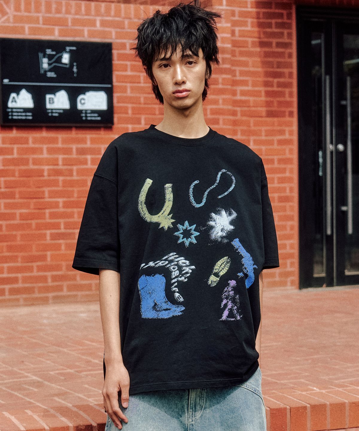 엑스톤즈(XTONZ) XTT143 시퀀스 언발란스 티셔츠 (BLACK)