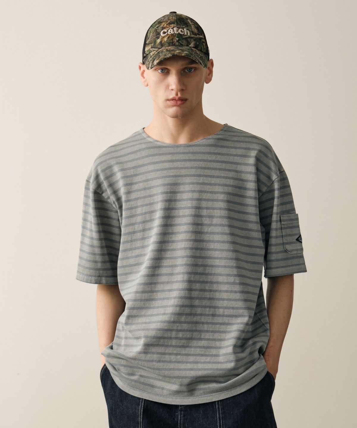 힐리먼트(HELEMENT) 피그먼트 스트라이프 반팔티셔츠 (GREY)