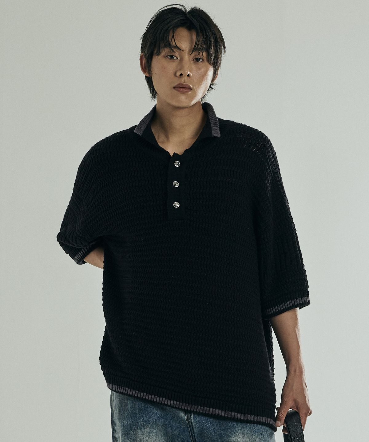 본바트(VONVAT) 풀오버 포인트 카라 숏 니트 (블랙)