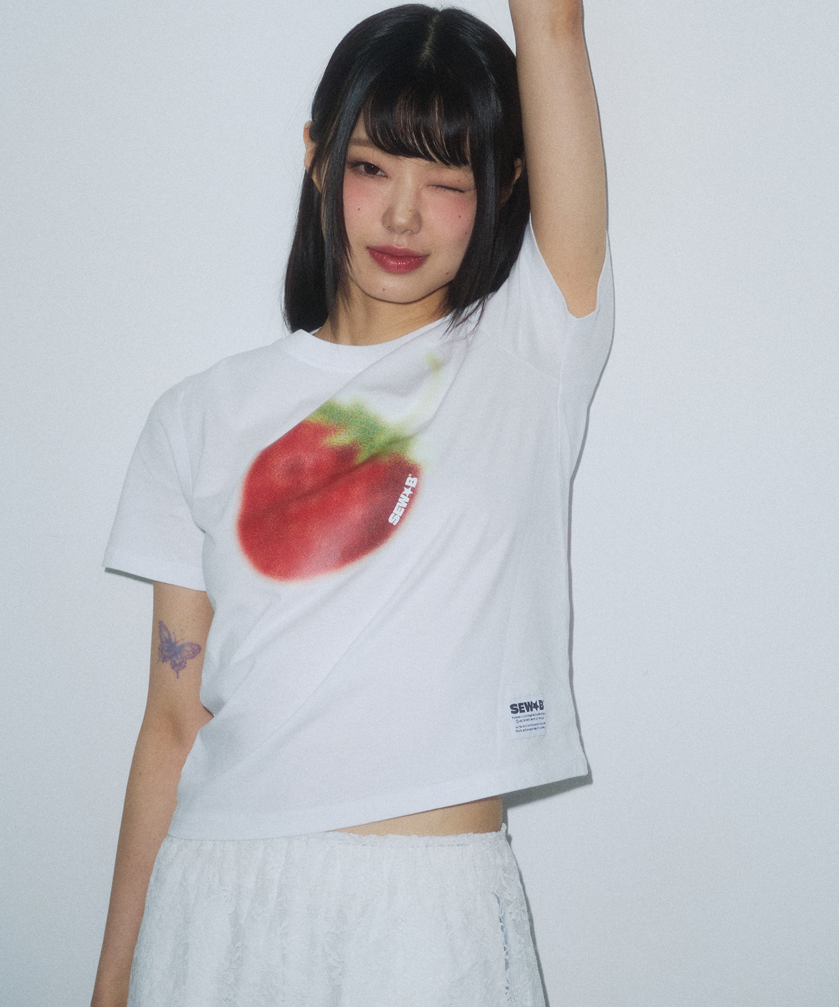 쏘비(SEW-B) BUBBLE BERRY 세미크롭 반팔티
