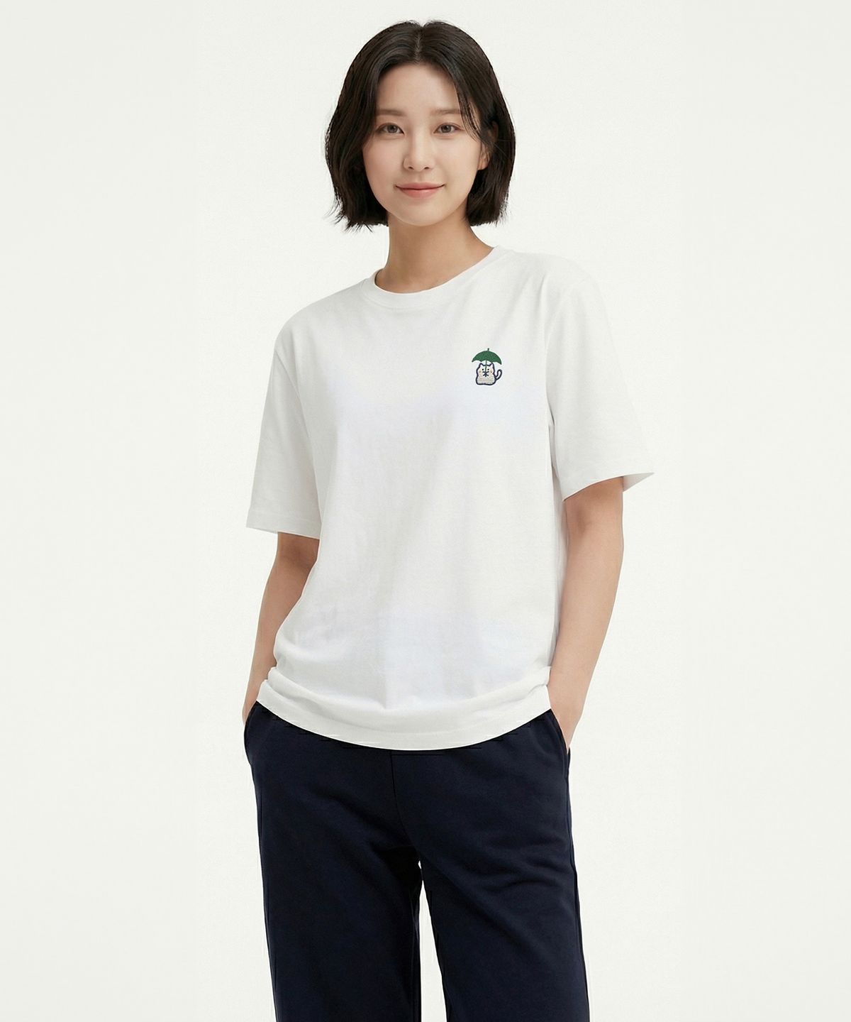 옥스타(OKSTAR) 레인냥 자수 반팔티