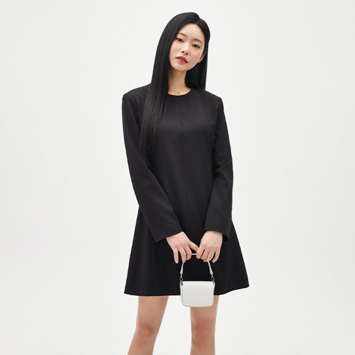 랩(LAP) 라운드넥 A라인 미니원피스 AR1WO263