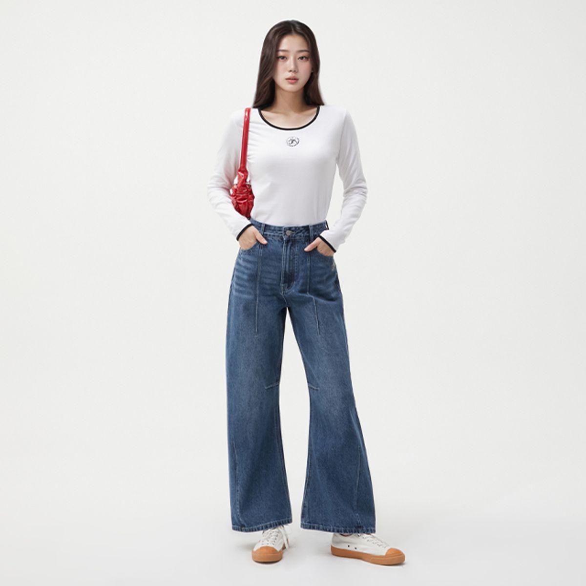 랩(LAP) 턱 스티치 자수 데님 파라수트 팬츠 AR1DP263
