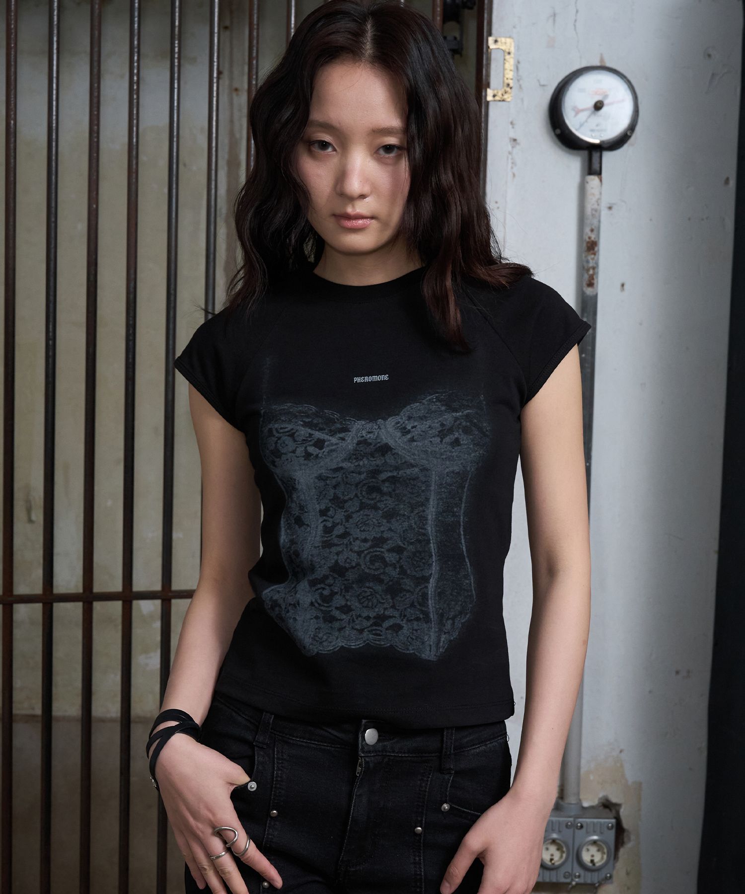 【HELENE PARIS】Corset Printed Half T-Shirt Tシャツ MUSINSA | HELENE PARIS Corset Printed Half T-shirt [Black]