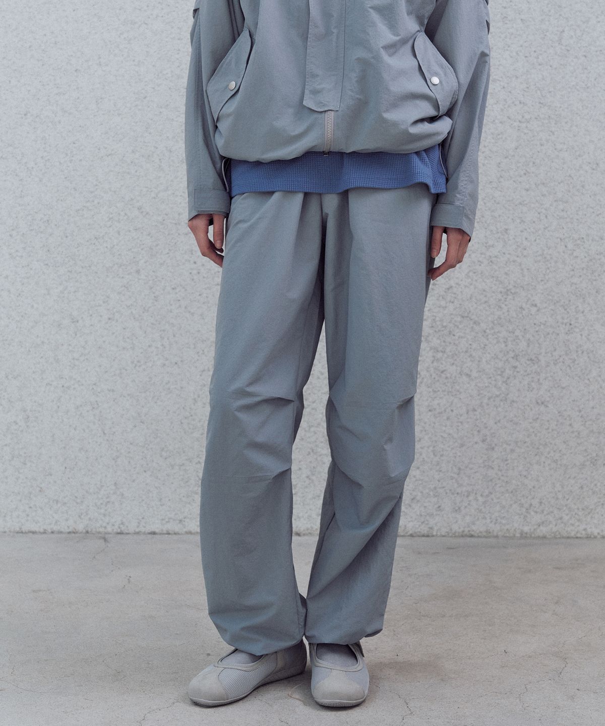 알이지비(REGB) NYLON UTILITY PARACHUTE PANTS GREY