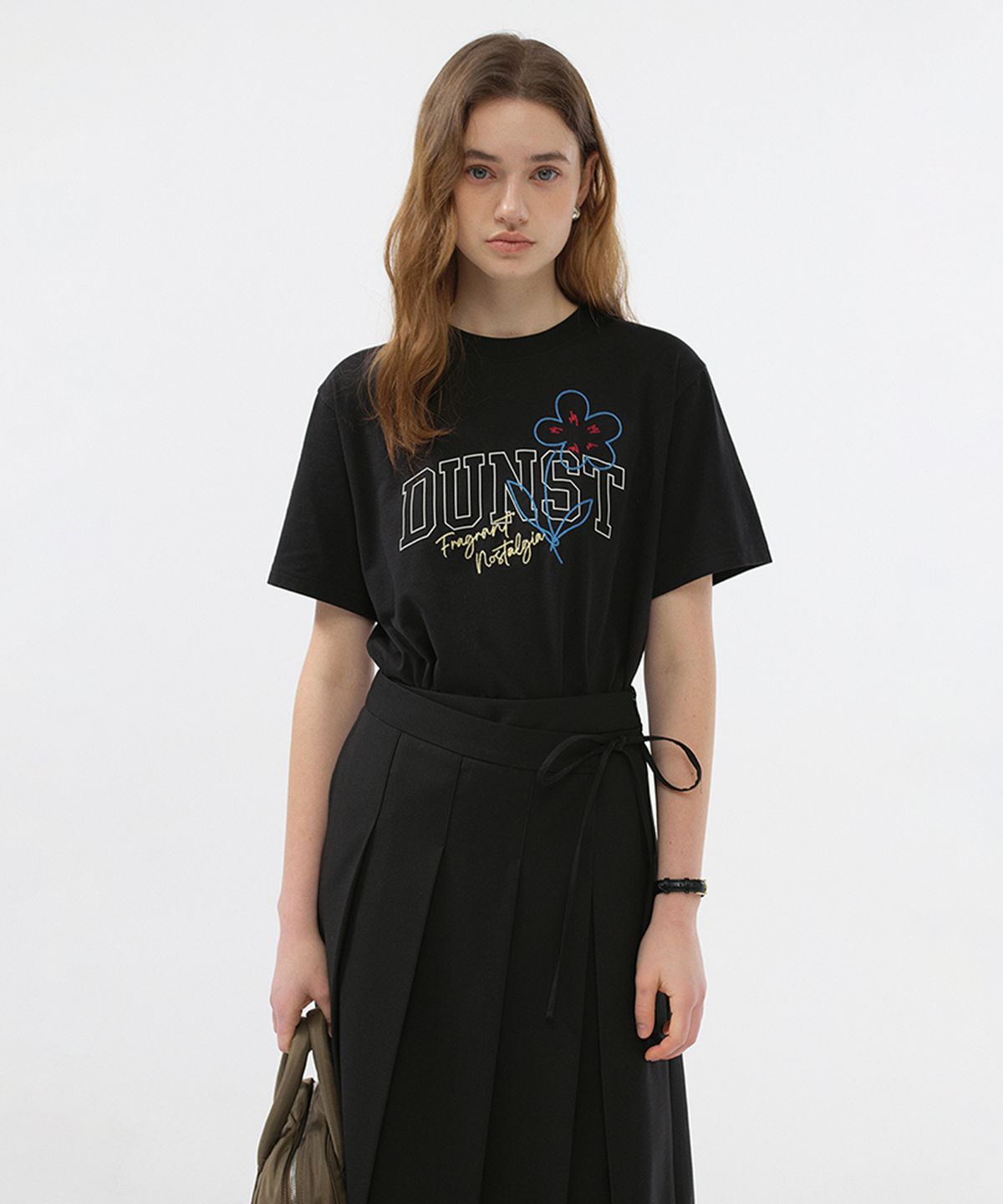 던스트(DUNST) UNISEX DRAWING BLOOM T-SHIRT _UDTS5B126_BLACK