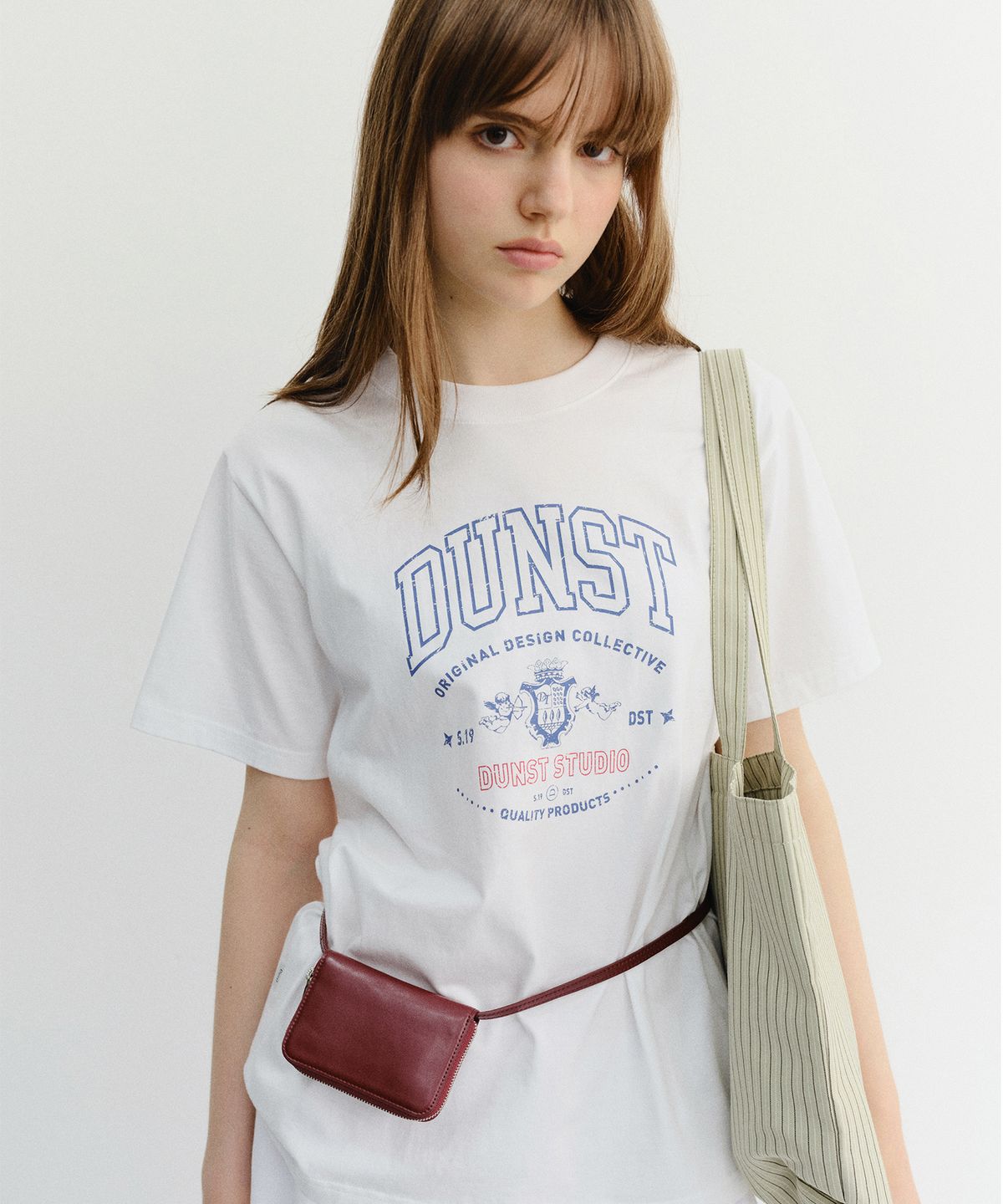 던스트(DUNST) UNISEX CUPID ARCH LOGO T-SHIRT_UDTS6B129_OFF WHITE