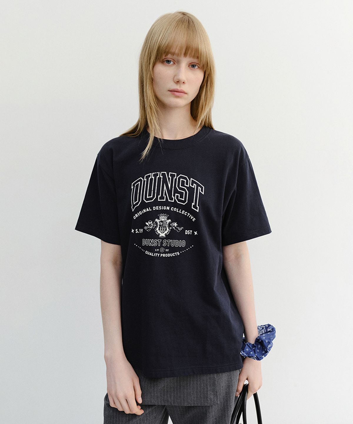 던스트(DUNST) UNISEX CUPID ARCH LOGO T-SHIRT_UDTS6B129_FRENCH NAVY
