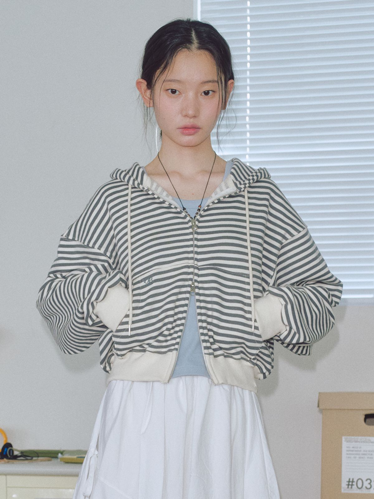 로우비(LOWBI) WIDS STRIPE 2WAY HOOD ZIP-UP DARK GREY