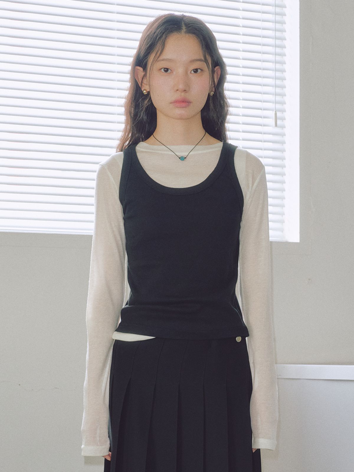 로우비(LOWBI) GLOW SLEEVELESS BLACK