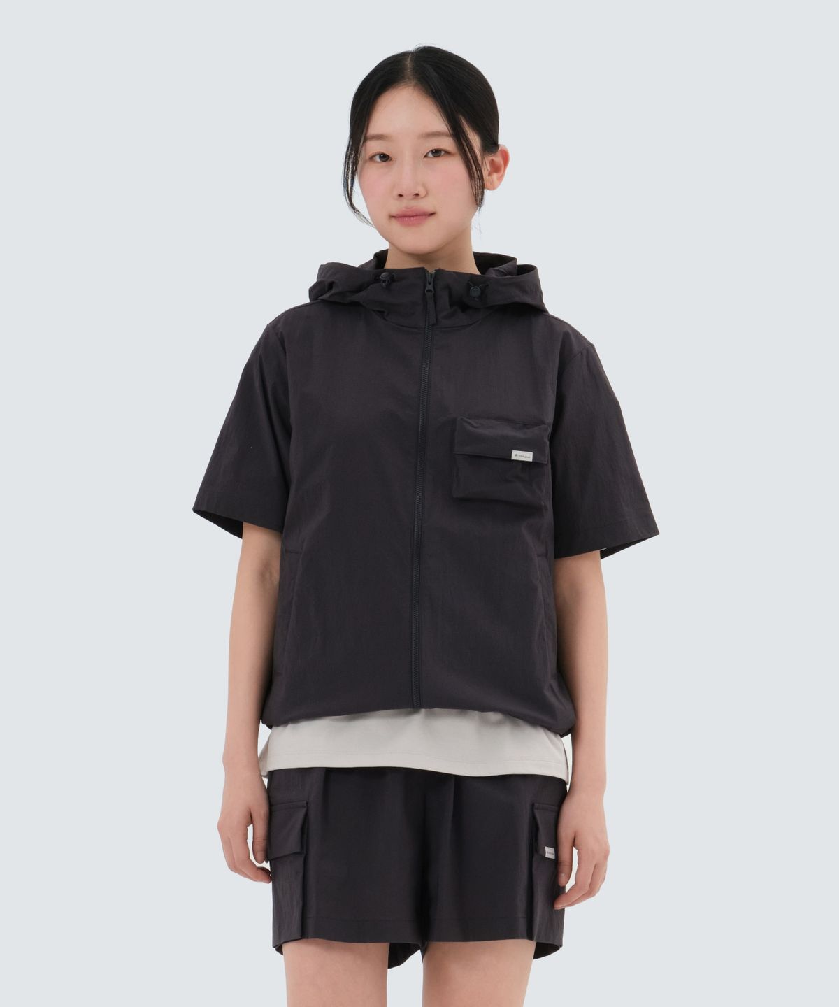 스노우피크 어패럴(SNOWPEAK APPAREL) 루트 여성 후드 반팔 바람막이 (S25MWRWB63) Charcoal