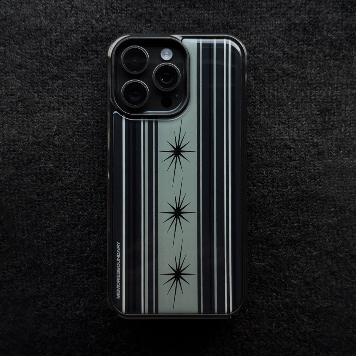 메모리즈바운더리(MEMORIESBOUNDARY) D.O.S Stripe Phone Case (Deep Sage Green)