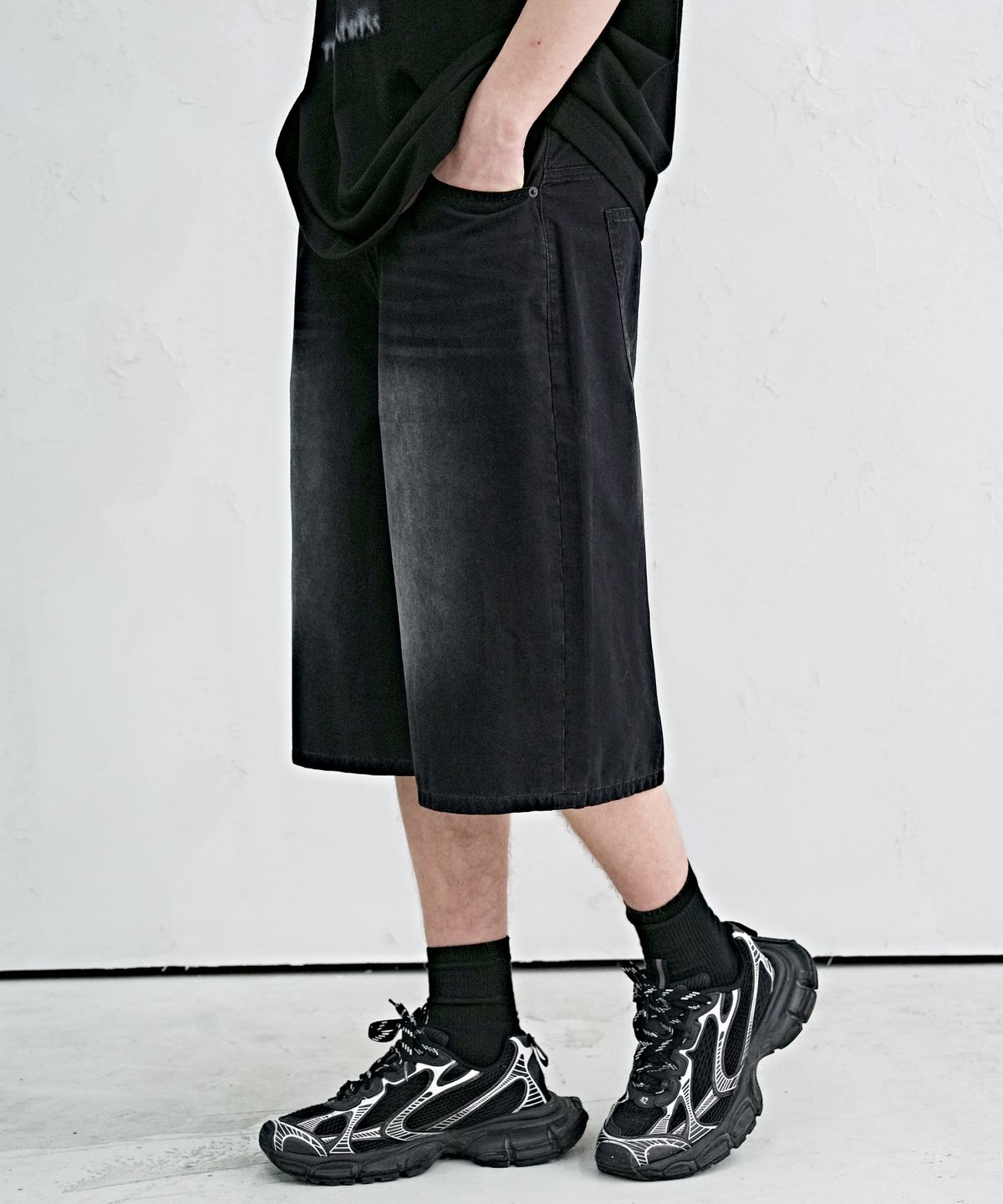 어반드레스(AVANDRESS) Dyed Bermuda Denim Pants BLACK