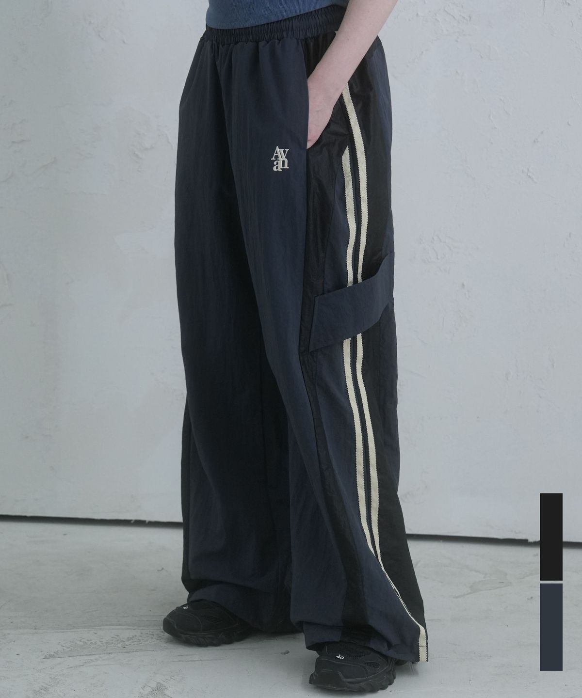 어반드레스(AVANDRESS) Local Nylon Pants - 2COL