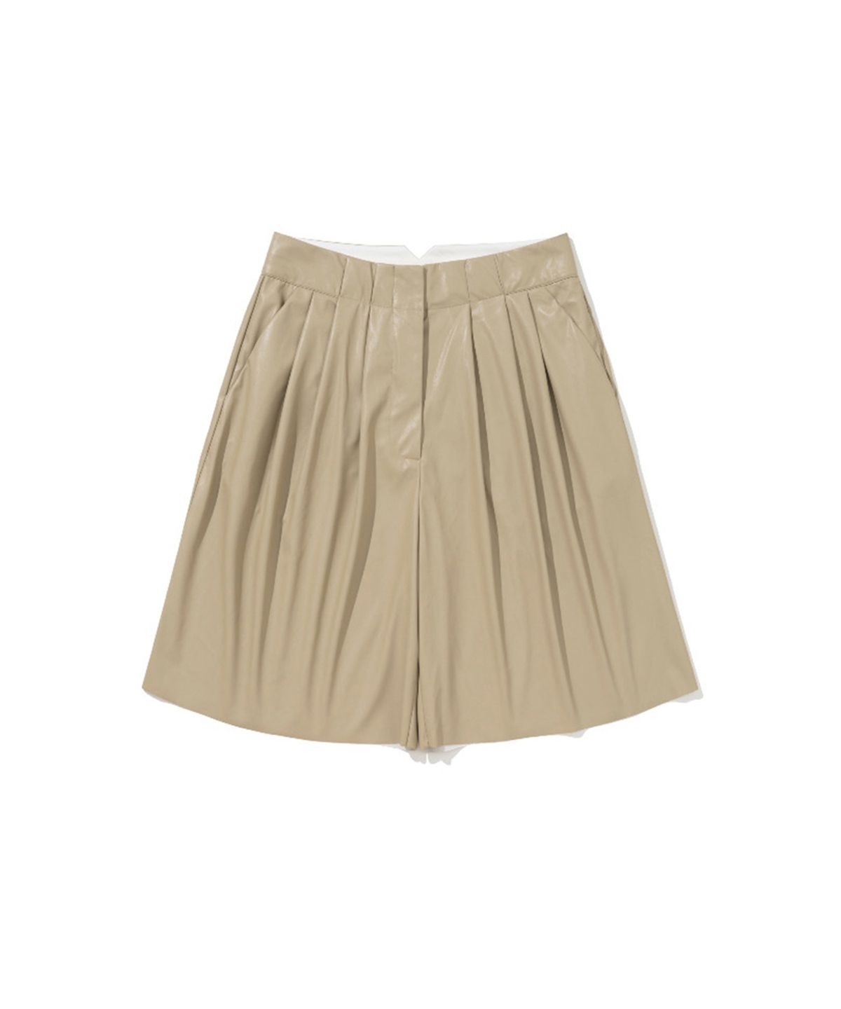 에르에르(ERER) Box-Pleat Faux Leather Shorts Beige