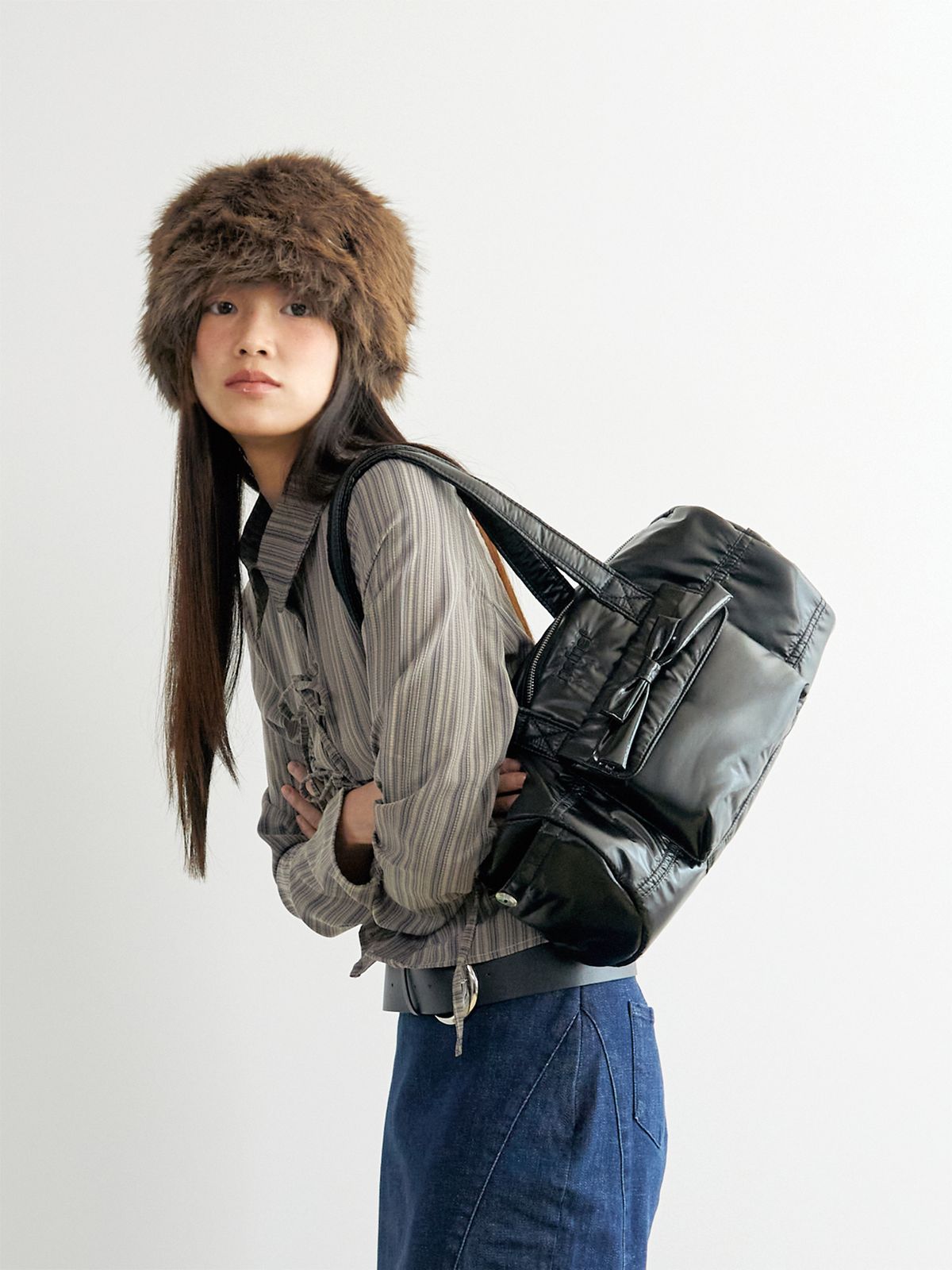 네프네프(NEFNEF) glossy ribbon duffle bag_black