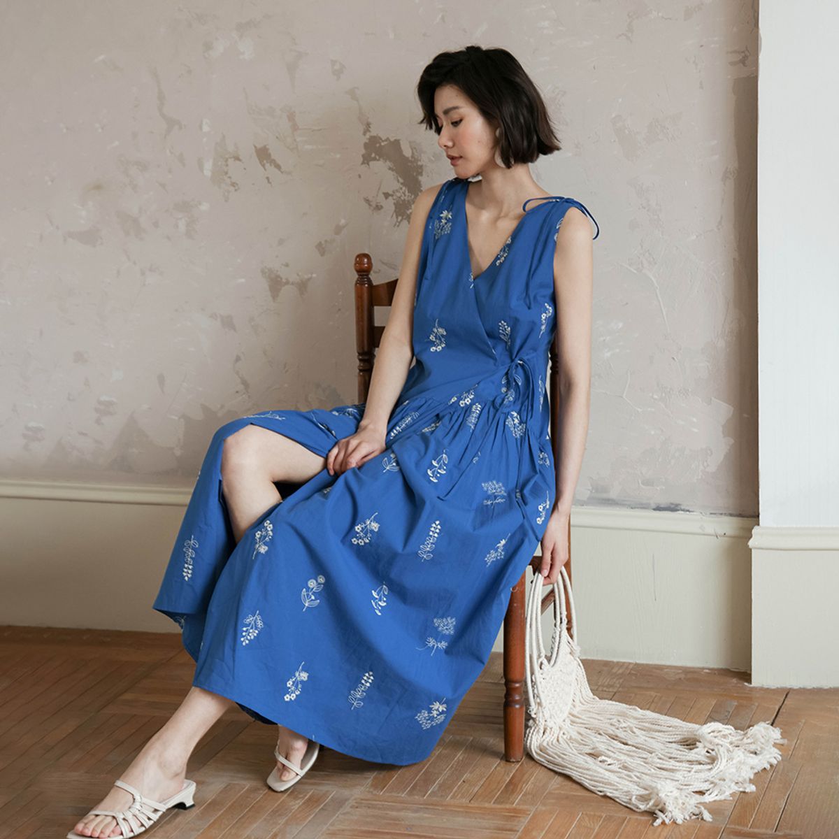 랭썬(LANGSON) LS_Blue v-neck vest dress