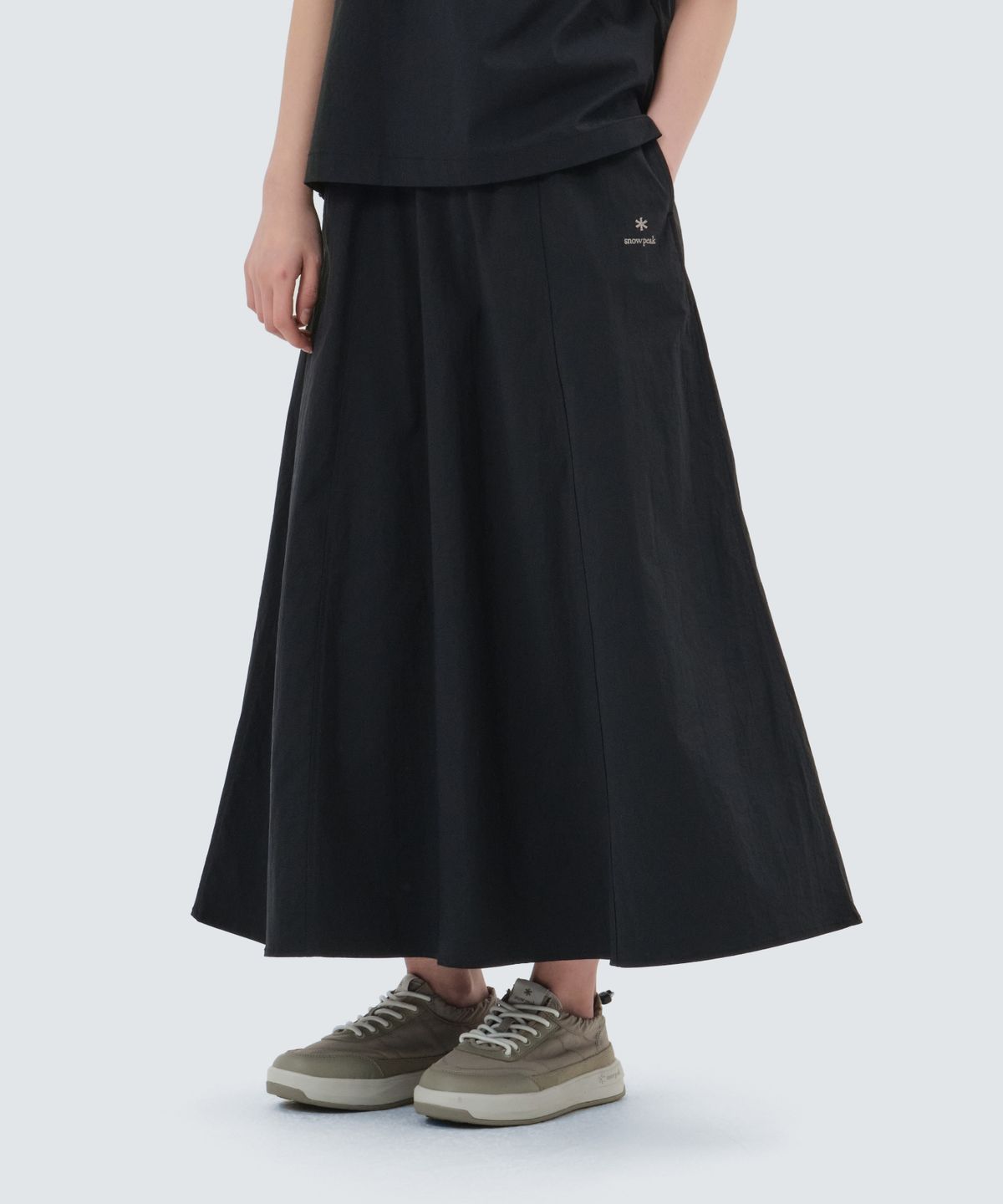 스노우피크 어패럴(SNOWPEAK APPAREL) 냉감 루트 플레어 롱스커트 (S25MWRSK61) Black