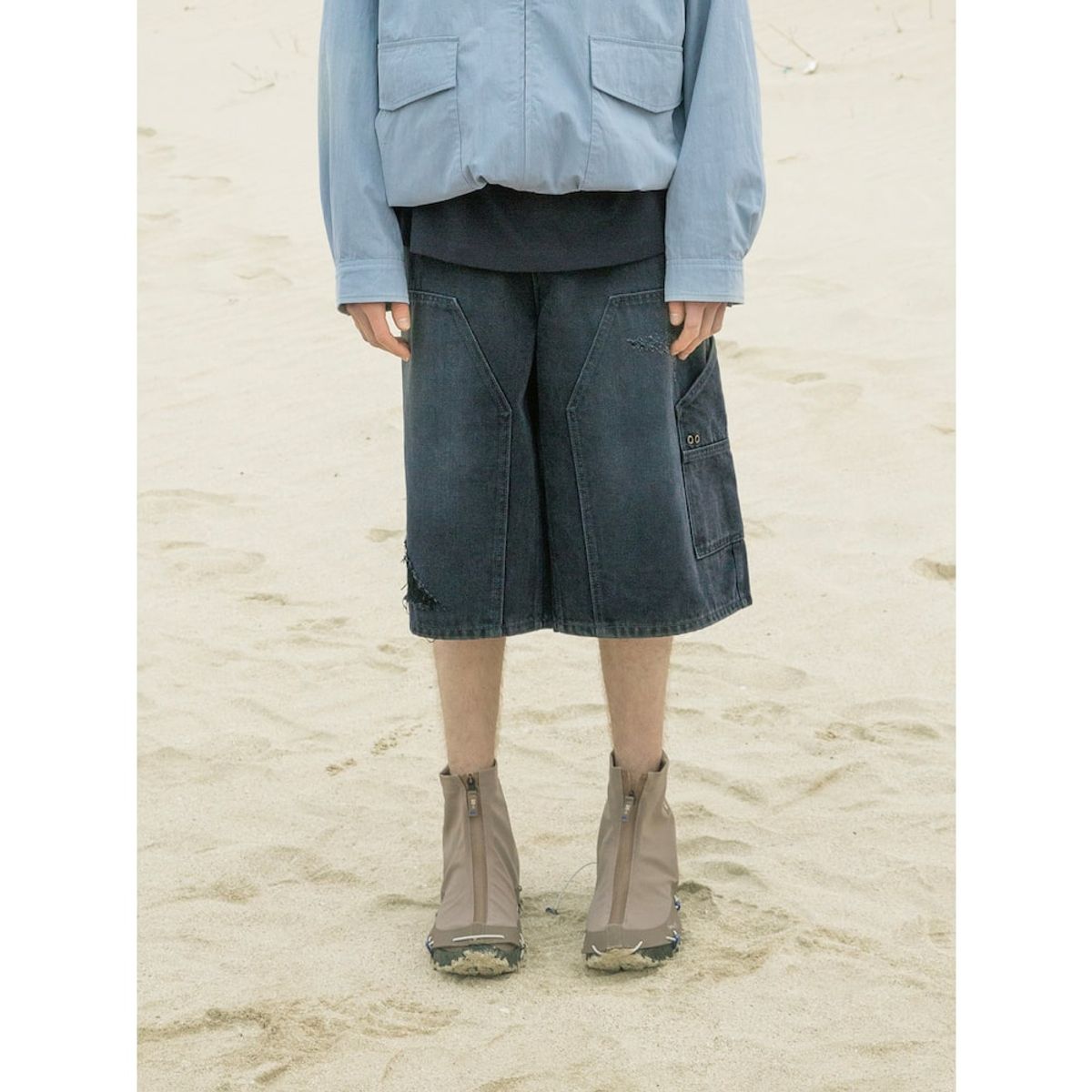 샌드 사운드(SAND SOUND) (UNISEX) 디스트로이드 카펜터 데님 버뮤다 숏츠  차콜