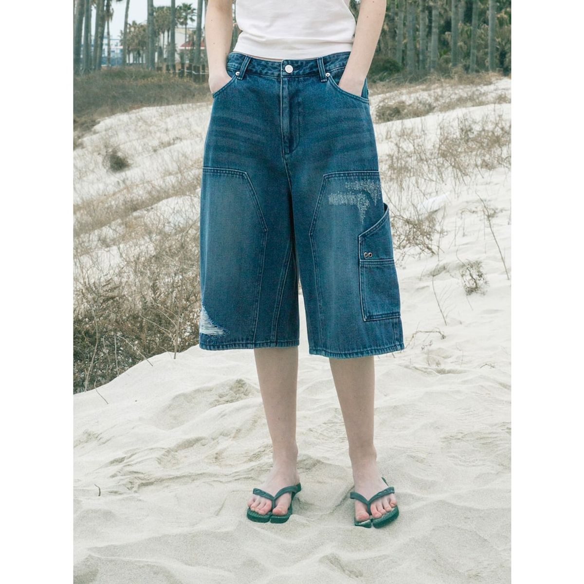 샌드 사운드(SAND SOUND) (UNISEX) 디스트로이드 카펜터 데님 버뮤다 숏츠  블루
