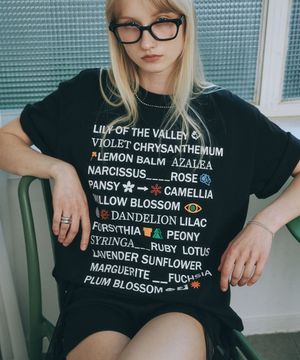 Blooming T-shirts in Black