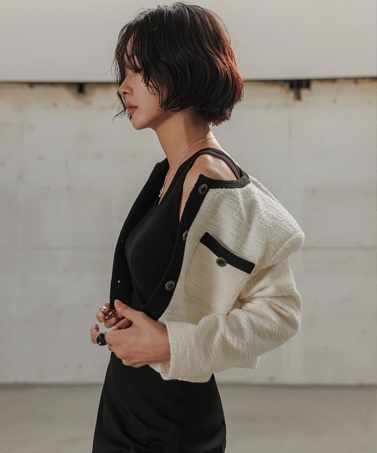 메무아(MEMUA) 메즈클러 하프크롭 트위드 자켓 (아이보리)
