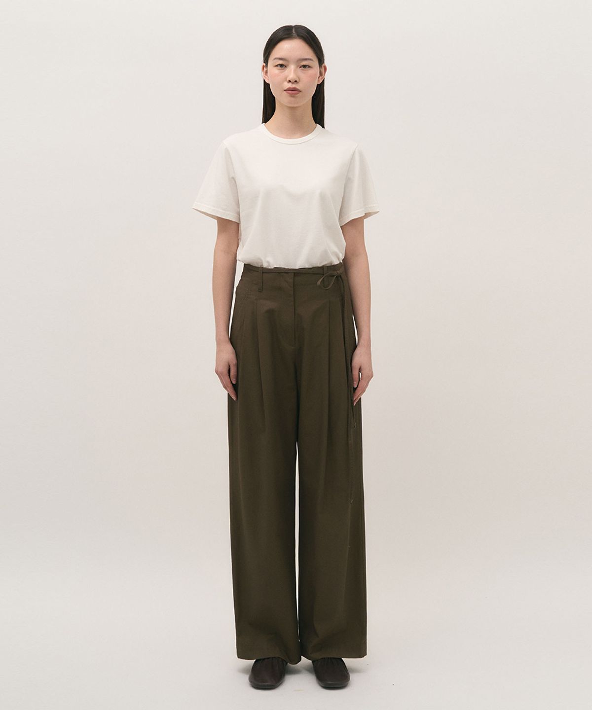 러프사이드 화이트라벨(ROUGH SIDE WHITE LABEL) 25SS Essential 1/2 T-Shirt Cloud White