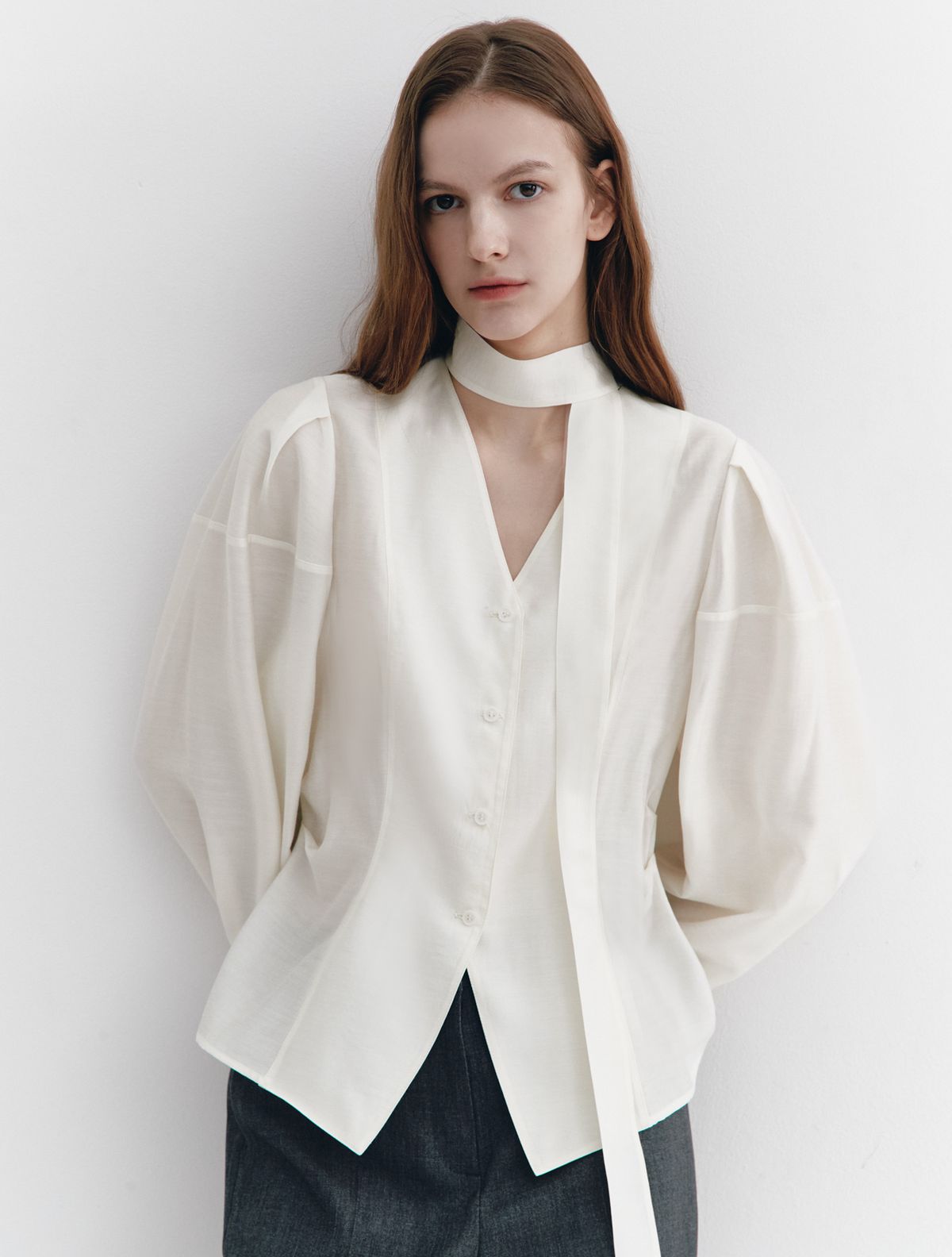 그레이데시온(GRAYDATION) Tie-decorated Puffed sleeve Blouse IVORY