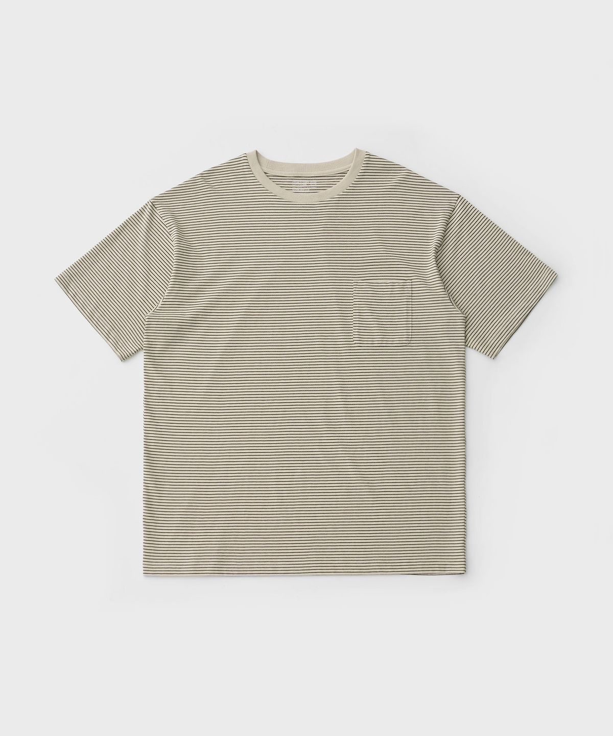 어나더 오피스(ANOTHER OFFICE) Basis Border Pocket Tee (Olive Drab)