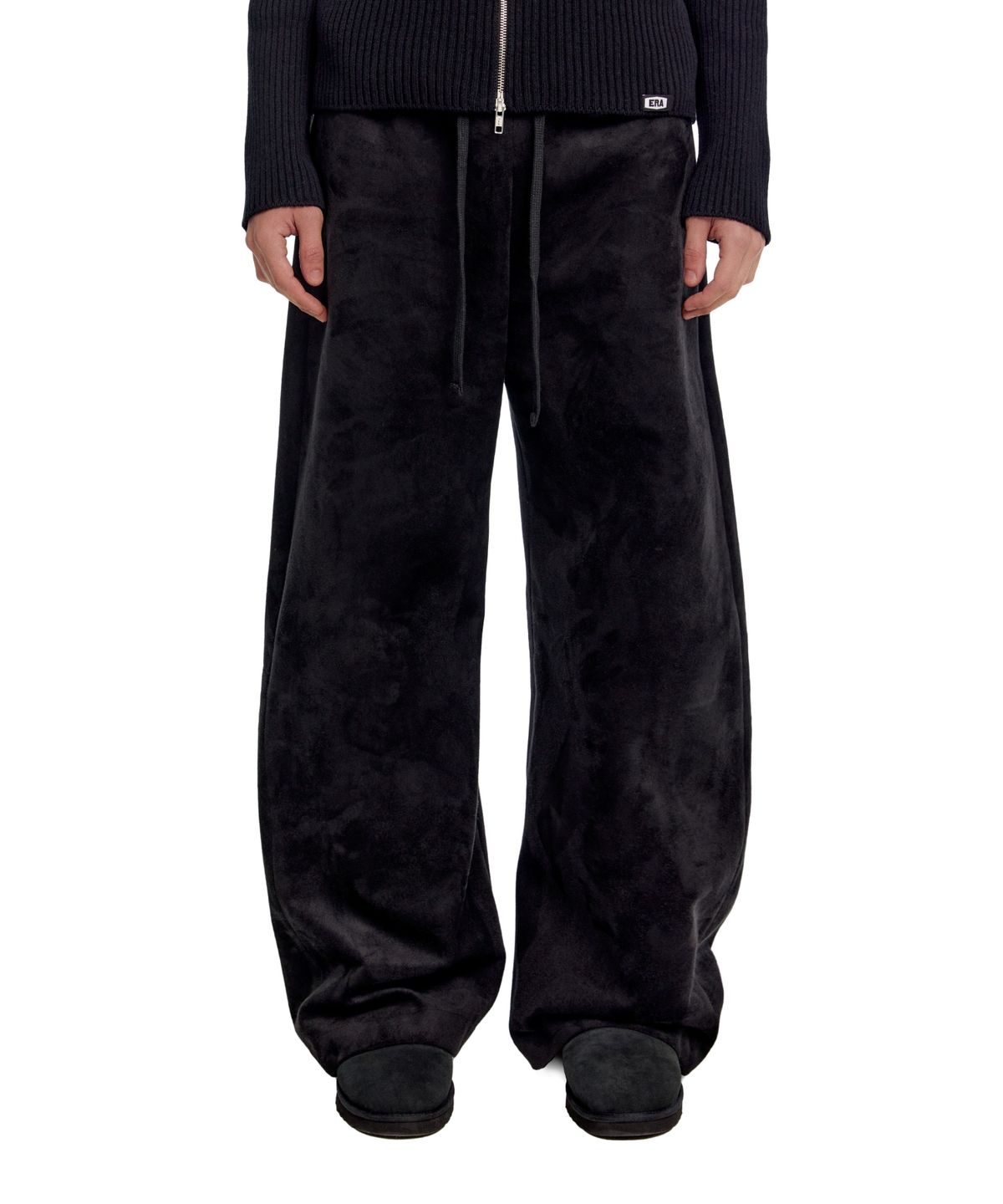 이알에이(ERA) UNISEX SUEDE EFFECT TRACK PANTS - BLACK