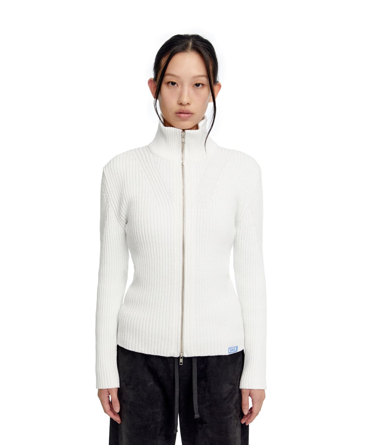 이알에이(ERA) WOMEN SLIM-FIT ZIP-UP SWEATER - WHITE