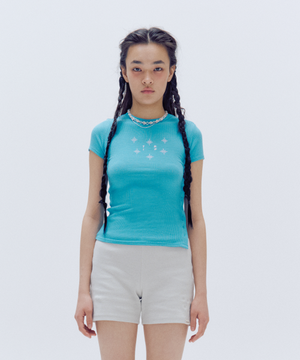 로고 사이드 버튼 반팔 티셔츠