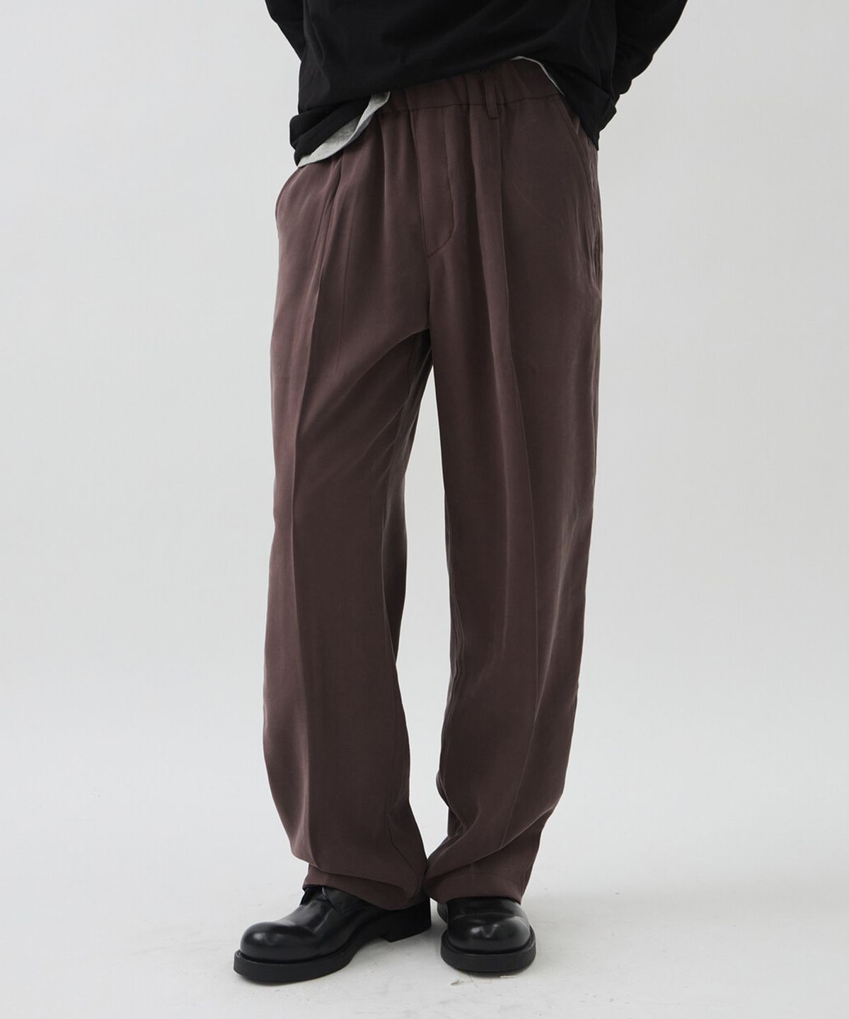 윈더(WINDER) SILKY BANDING TROUSERS - BROWN
