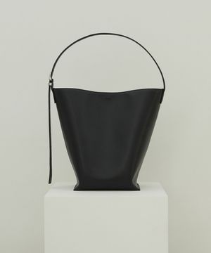 PANN LEATHER BUCKET BAG - BLACK